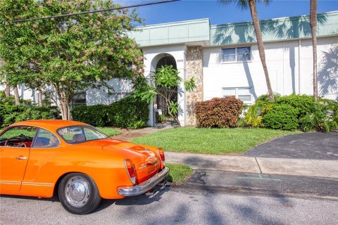Condo in Saint Petersburg, Florida, 1 bedroom  № 1833637 - photo 1