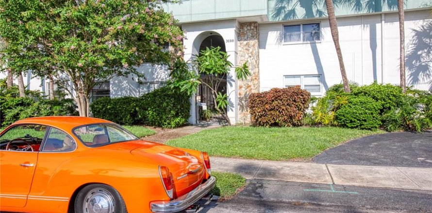 Condominio en Saint Petersburg, Florida, 1 dormitorio № 1833637