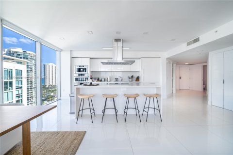 Condominio en alquiler en Sunny Isles Beach, Florida, 3 dormitorios, 175.77 m2 № 2059956 - foto 6