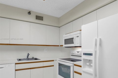 Copropriété à louer à Aventura, Floride: 2 chambres, 109.72 m2 № 2020397 - photo 13