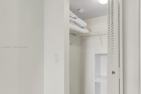 Copropriété à louer à Aventura, Floride: 2 chambres, 109.72 m2 № 2020397 - photo 23