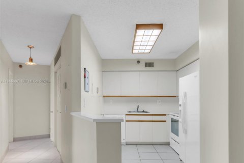 Copropriété à louer à Aventura, Floride: 2 chambres, 109.72 m2 № 2020397 - photo 11