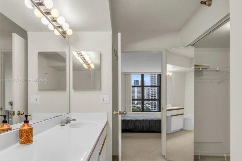 Copropriété à louer à Aventura, Floride: 2 chambres, 109.72 m2 № 2020397 - photo 18