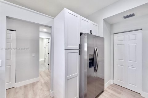 House in Pembroke Pines, Florida 2 bedrooms, 94.57 sq.m. № 2059209 - photo 10