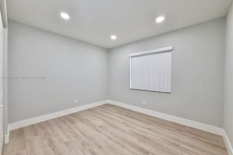 House in Pembroke Pines, Florida 2 bedrooms, 94.57 sq.m. № 2059209 - photo 17