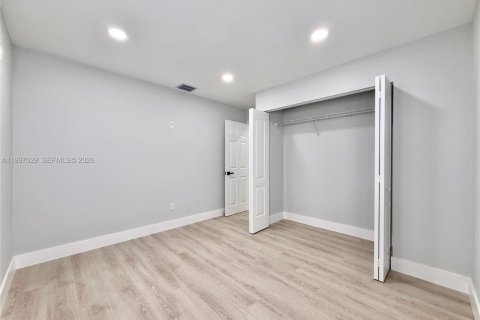 House in Pembroke Pines, Florida 2 bedrooms, 94.57 sq.m. № 2059209 - photo 16