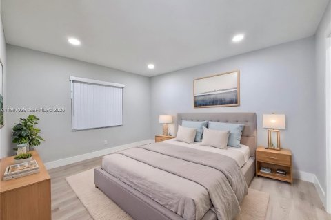 House in Pembroke Pines, Florida 2 bedrooms, 94.57 sq.m. № 2059209 - photo 13