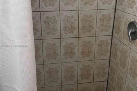 Купить виллу или дом в Майами-Гарденс, Флорида 3 спальни, 107.02м2, № 1818371 - фото 16