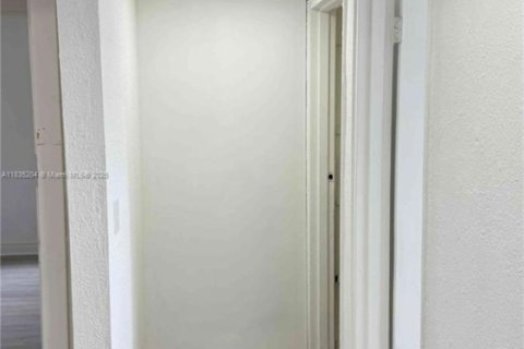 Купить виллу или дом в Майами-Гарденс, Флорида 3 спальни, 107.02м2, № 1818371 - фото 12