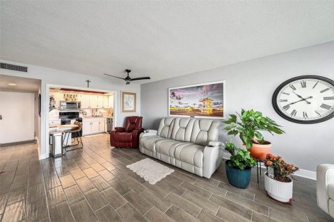 Condominio en venta en Saint Petersburg, Florida, 1 dormitorio, 76.18 m2 № 1887101 - foto 12