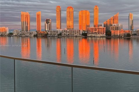 Condo à Aventura, Floride, 2 chambres  № 2068189