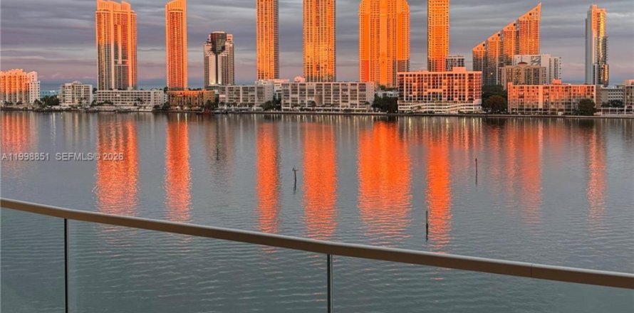 Condo à Aventura, Floride, 2 chambres  № 2068189