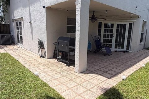 Villa ou maison à louer à Miami, Floride: 3 chambres, 150.69 m2 № 2076435 - photo 4