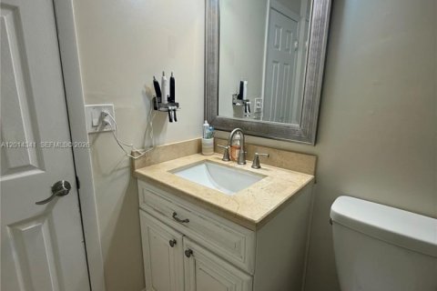 Villa ou maison à louer à Miami, Floride: 3 chambres, 150.69 m2 № 2076435 - photo 21