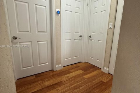 Villa ou maison à louer à Miami, Floride: 3 chambres, 150.69 m2 № 2076435 - photo 24