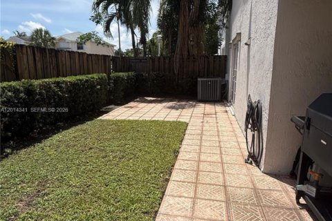 Villa ou maison à louer à Miami, Floride: 3 chambres, 150.69 m2 № 2076435 - photo 3