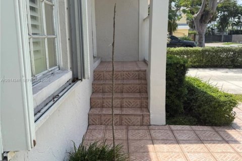Villa ou maison à louer à Miami, Floride: 3 chambres, 150.69 m2 № 2076435 - photo 2