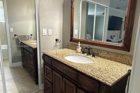 Villa ou maison à louer à Miami, Floride: 3 chambres, 150.69 m2 № 2076435 - photo 13