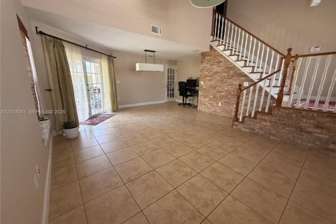 Villa ou maison à louer à Miami, Floride: 3 chambres, 150.69 m2 № 2076435 - photo 9