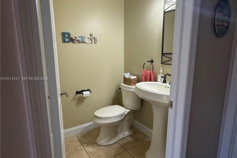 Villa ou maison à louer à Miami, Floride: 3 chambres, 150.69 m2 № 2076435 - photo 16
