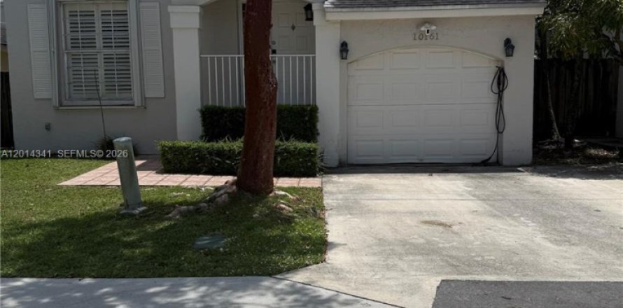 Villa ou maison à Miami, Floride 3 chambres, 150.69 m2 № 2076435