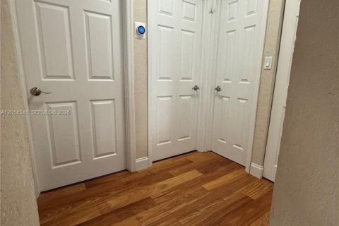 Villa ou maison à louer à Miami, Floride: 3 chambres, 150.69 m2 № 2076435 - photo 23