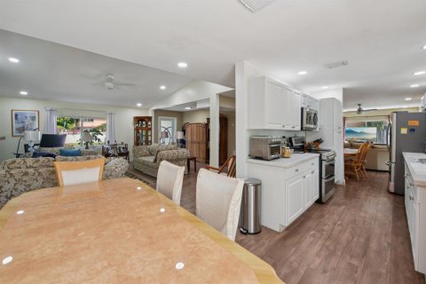 Villa ou maison à vendre à North Lauderdale, Floride: 3 chambres, 222.59 m2 № 2174105 - photo 15
