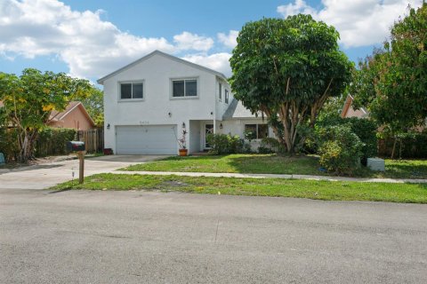 Villa ou maison à vendre à North Lauderdale, Floride: 3 chambres, 222.59 m2 № 2174105 - photo 2