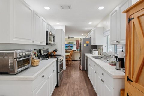 Villa ou maison à vendre à North Lauderdale, Floride: 3 chambres, 222.59 m2 № 2174105 - photo 16