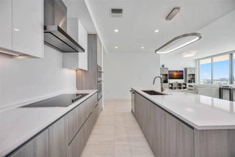 Condo in Sarasota, Florida, 2 bedrooms  № 1689739 - photo 26