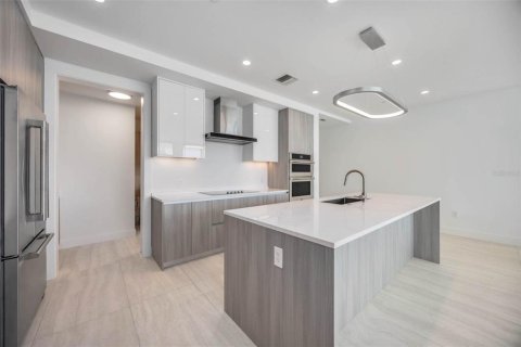 Condo in Sarasota, Florida, 2 bedrooms  № 1689739 - photo 24