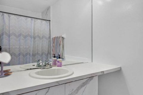 Townhouse in Coral Springs, Florida 2 bedrooms, 97.55 sq.m. № 2421200 - photo 28