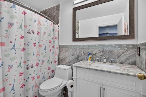 Townhouse in Coral Springs, Florida 2 bedrooms, 97.55 sq.m. № 2421200 - photo 24