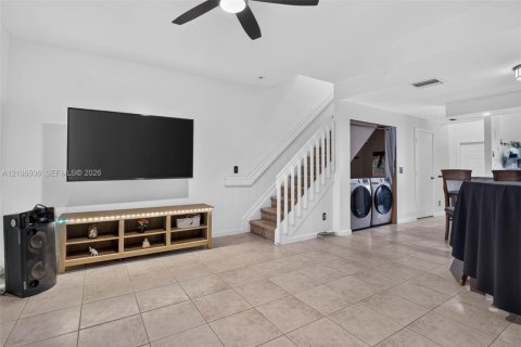 Townhouse in Coral Springs, Florida 2 bedrooms, 97.55 sq.m. № 2421200 - photo 15