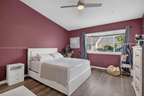 Townhouse in Coral Springs, Florida 2 bedrooms, 97.55 sq.m. № 2421200 - photo 19