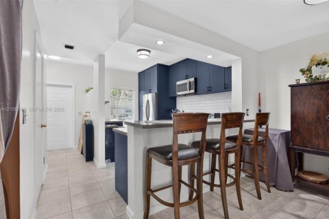 Townhouse in Coral Springs, Florida 2 bedrooms, 97.55 sq.m. № 2421200 - photo 11