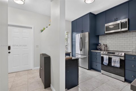Townhouse in Coral Springs, Florida 2 bedrooms, 97.55 sq.m. № 2421200 - photo 6