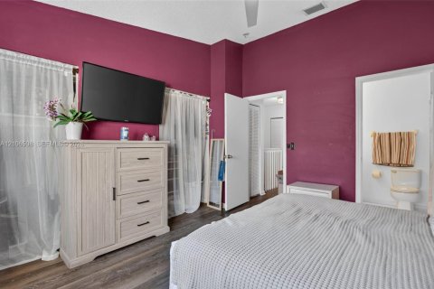 Townhouse in Coral Springs, Florida 2 bedrooms, 97.55 sq.m. № 2421200 - photo 20