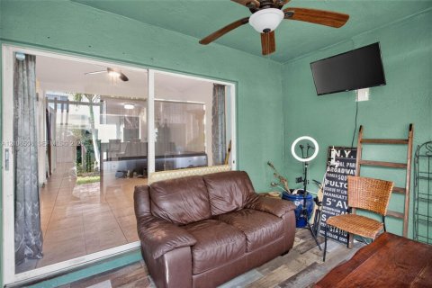 Townhouse in Coral Springs, Florida 2 bedrooms, 97.55 sq.m. № 2421200 - photo 30