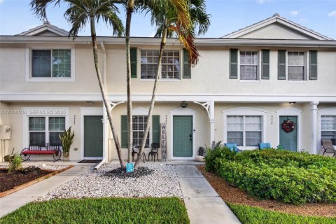 Townhouse in Coral Springs, Florida 2 bedrooms, 97.55 sq.m. № 2421200 - photo 7