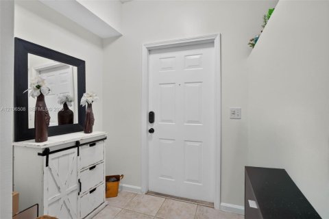 Townhouse in Coral Springs, Florida 2 bedrooms, 97.55 sq.m. № 2421200 - photo 5