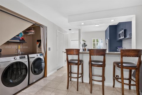 Townhouse in Coral Springs, Florida 2 bedrooms, 97.55 sq.m. № 2421200 - photo 13