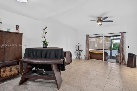 Townhouse in Coral Springs, Florida 2 bedrooms, 97.55 sq.m. № 2421200 - photo 16