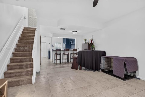 Townhouse in Coral Springs, Florida 2 bedrooms, 97.55 sq.m. № 2421200 - photo 14