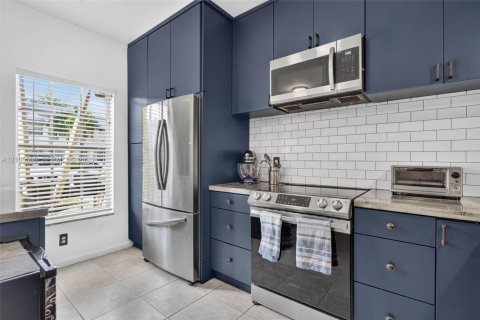 Townhouse in Coral Springs, Florida 2 bedrooms, 97.55 sq.m. № 2421200