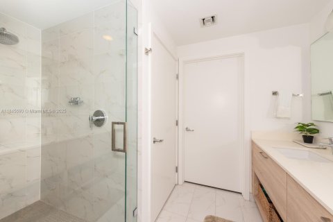 Condo in North Miami Beach, Florida, 2 bedrooms  № 1849223 - photo 15