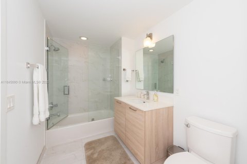 Condo in North Miami Beach, Florida, 2 bedrooms  № 1849223 - photo 16