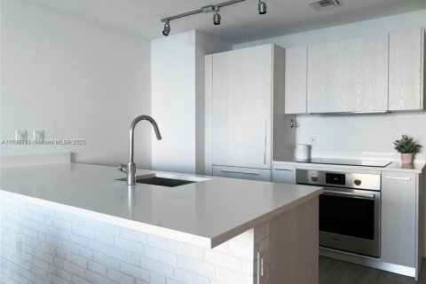 Condo in Miami, Florida, 2 bedrooms  № 1812326 - photo 5