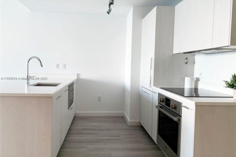 Condo in Miami, Florida, 2 bedrooms  № 1812326 - photo 6