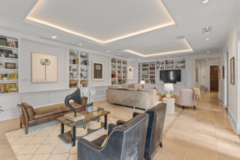 House in Key Biscayne, Florida 5 bedrooms, 503.62 sq.m. № 2256211 - photo 16